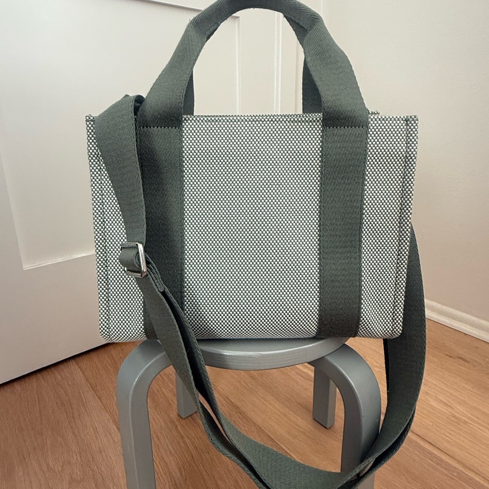 Lululemon Two-Tone Canvas Mini Tote Bag 4.5L - Picture 2 of 3